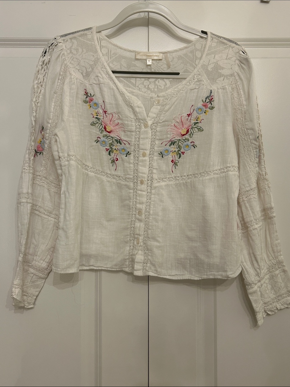 Love Shack Fancy White Embroidered Floral Button-Front Women's Top - Picture 3 of 5
